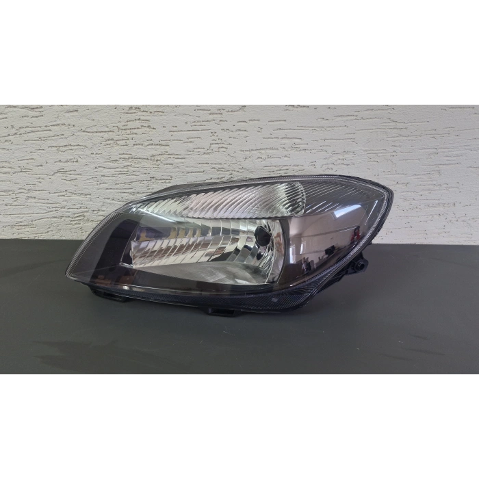 SKODA FABİA SOL ÖN FAR SİYAH MOTORLU SIFIR 2009-2012