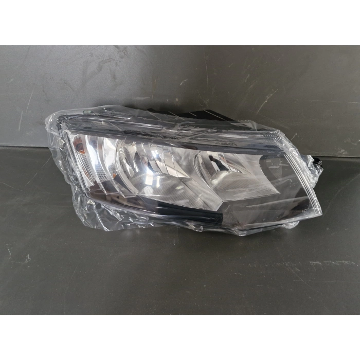 SKODA OCTAVİA SAĞ ÖN FAR SIFIR 2013-2017