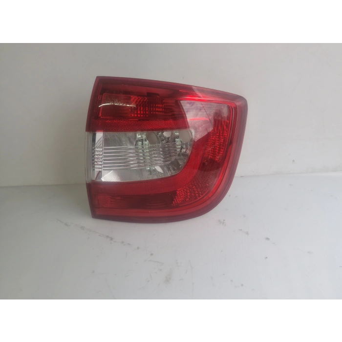 SKODA RAPİD SAĞ ARKA STOP LAMBASI ÇIKMA 2013-2016