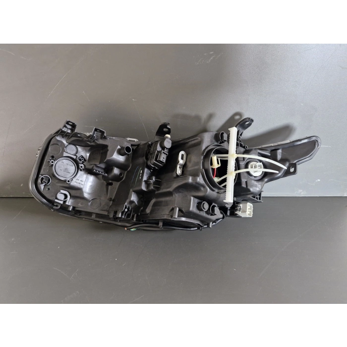 TOYOTA AURİS SAĞ ÖN FAR LEDLİ MOTORLU SIFIR 2015-2018