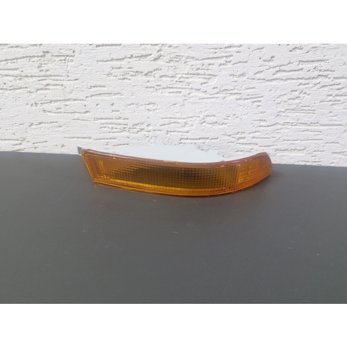 TOYOTA COROLLA ÖN TAMPON SİNYAL LAMBASI SAĞ SIFIR 1993-1998