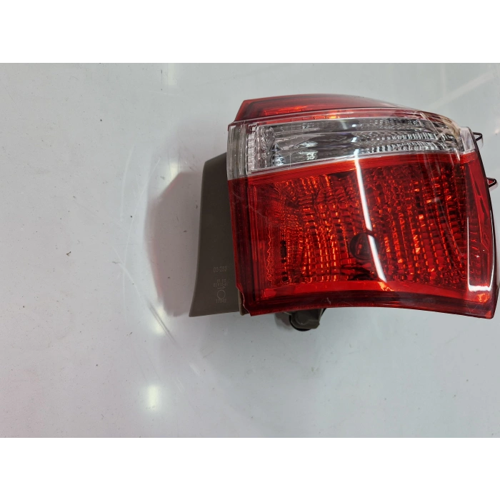 TOYOTA COROLLA SAĞ ARKA STOP LAMBASI 2013-2015 SIFIR AYARINDA