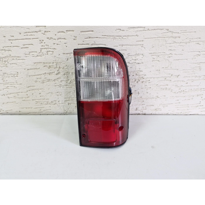 TOYOTA HİLUX LN145 SAĞ ARKA STOP LAMBASI SIFIR 1998-2001