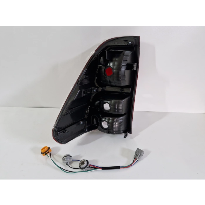 TOYOTA HİLUX SAĞ ARKA STOP LAMBASI DUYLU LEDSİZ SIFIR 2015-2023