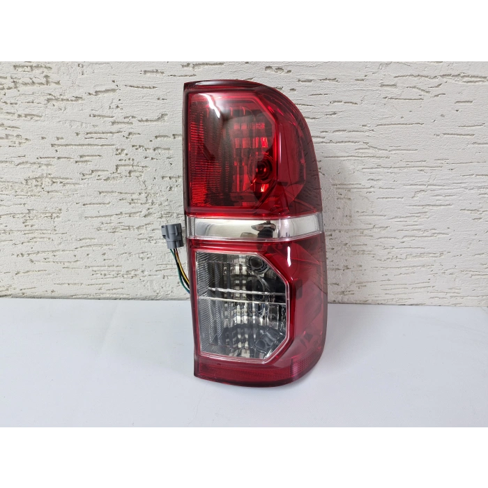 TOYOTA HİLUX SAĞ ARKA STOP LAMBASI DUYLU SIFIR 2012-2014