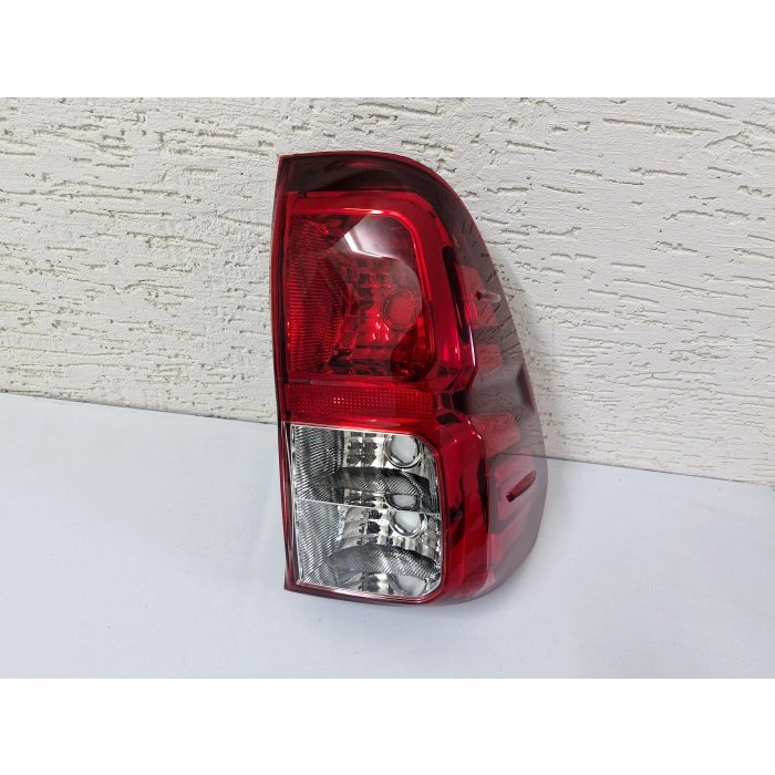 TOYOTA HİLUX SAĞ ARKA STOP LAMBASI SIFIR 2015-2020