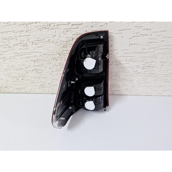 TOYOTA HİLUX SAĞ ARKA STOP LAMBASI SIFIR 2015-2020