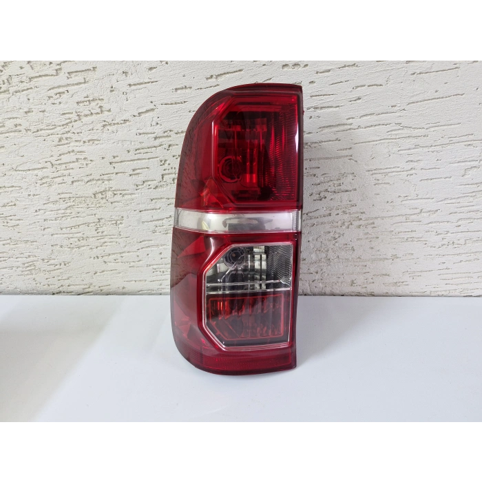 TOYOTA HİLUX SOL ARKA STOP LAMBASI DUYLU SIFIR 2012-2014