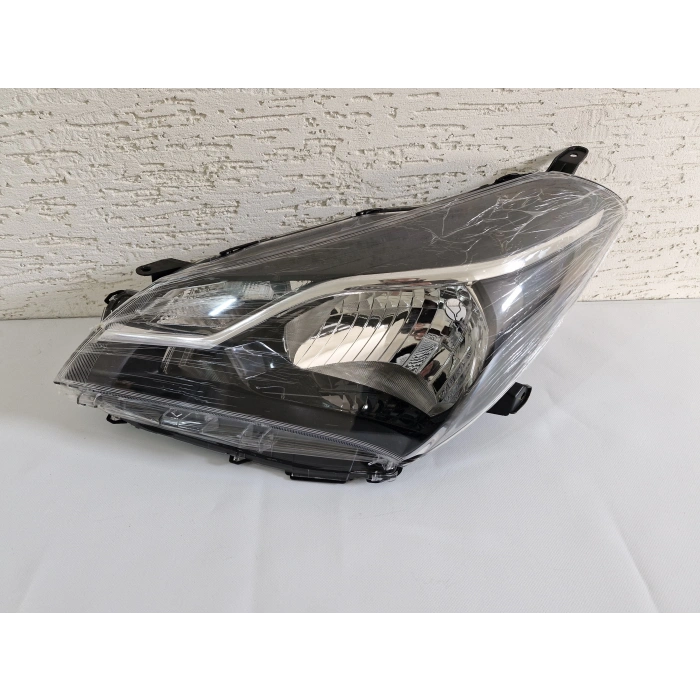 TOYOTA YARİS SOL ÖN FAR SİYAH SIFIR 2017-2020