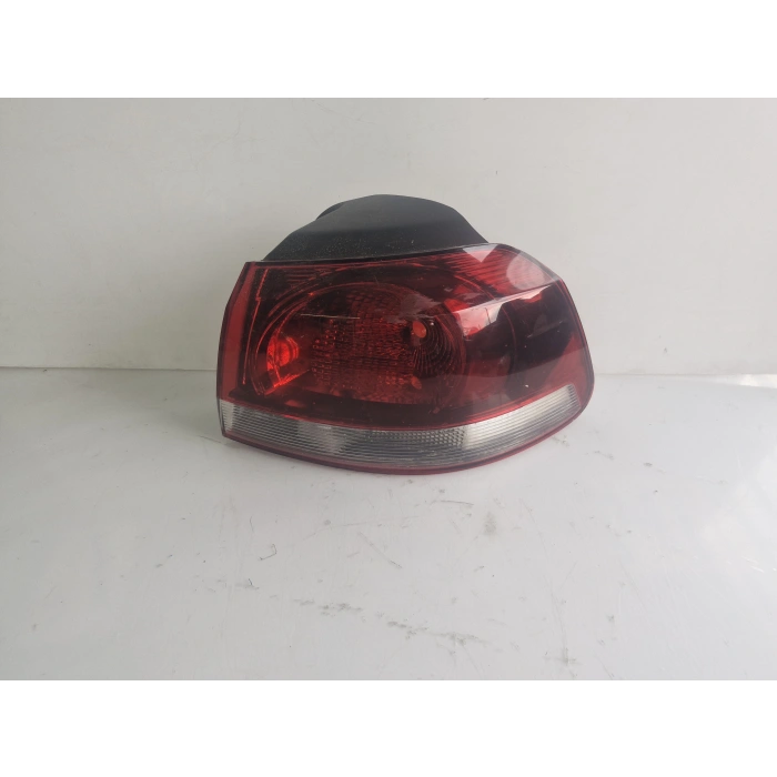 VOLKSWAGEN GOLF 6 SAĞ ARKA STOP LAMBASI ÇIKMA 2009-2013