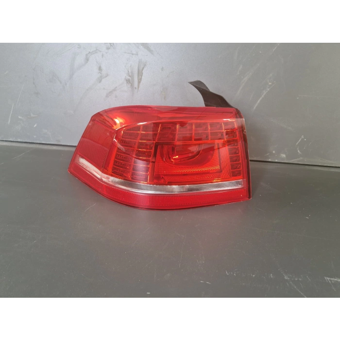 VOLKSWAGEN PASSAT B7 SOL ARKA STOP LAMBASI LEDLİ SIFIR 2011-2015