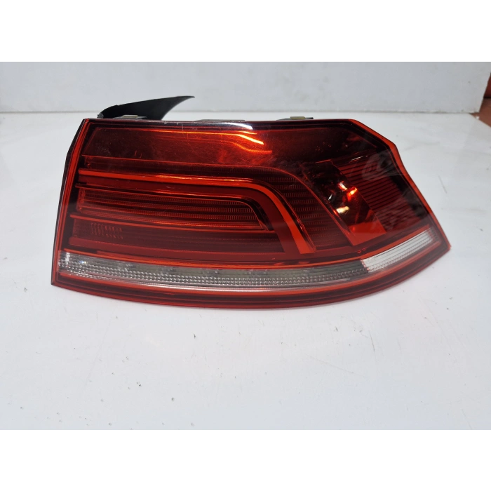 VOLKSWAGEN PASSAT B8 SAĞ DIŞ STOP ORJİNAL HATASIZ 2015-2018