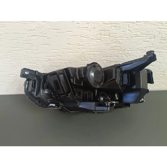 VOLKSWAGEN PASSAT B8,5 SAĞ ÖN FAR LEDLİ SIFIR 2010-2017