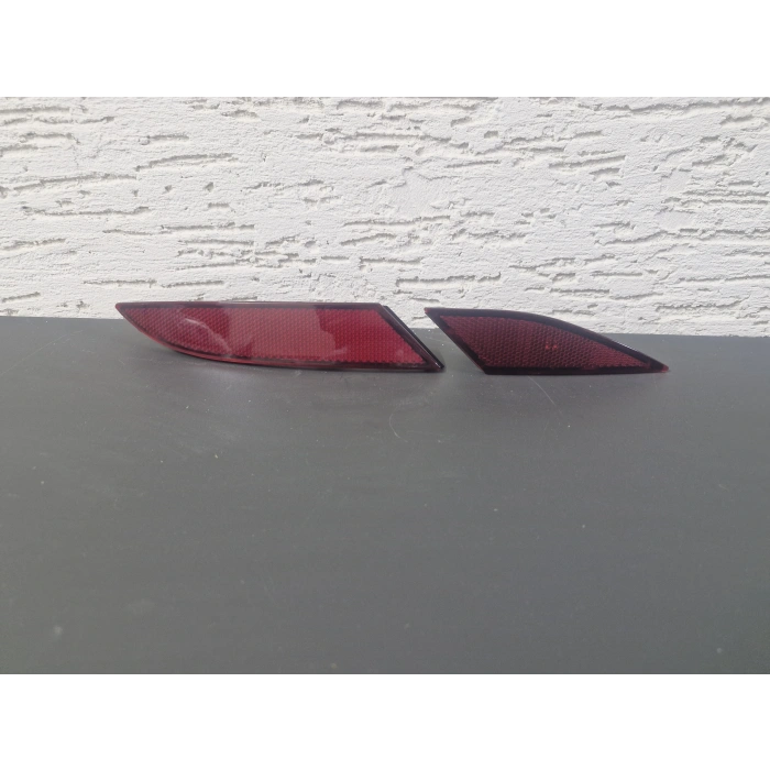 VOLKSWAGEN POLO SAĞ ARKA TAMPON REFLEKTÖRÜ 2 PARÇA SIFIR 2021-2023