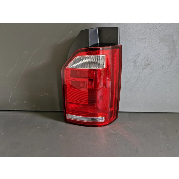 VOLKSWAGEN TRANSPORTER T7 SAĞ ARKA STOP LAMBASI SIFIR 2015-2019