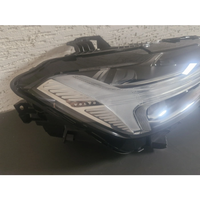 VOLVO XC60 SAĞ ÖN FAR SIFIR ORJİNAL 2018-2020