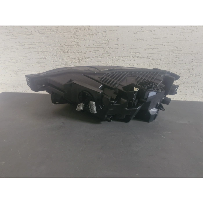 VOLVO XC60 SAĞ ÖN FAR SIFIR ORJİNAL 2018-2020