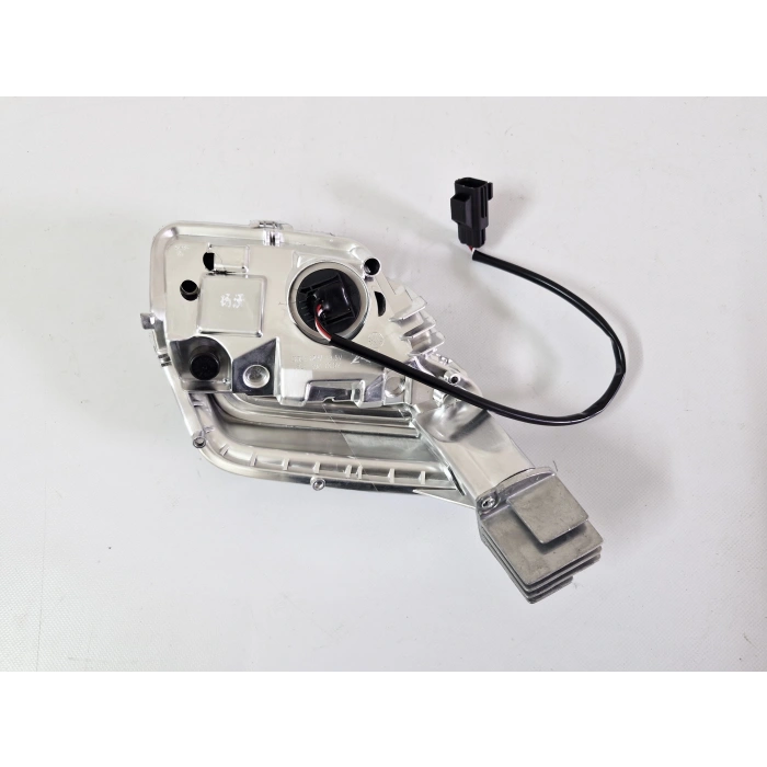 VOLVO XC60 SAĞ ÖN SİS FARI LAMBASI GÜNDÜZ LED SIFIR 2014-2017