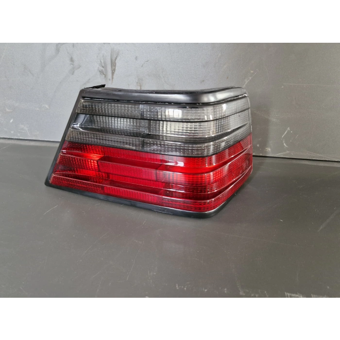 W124 124 KASA 200E SAĞ STOP LAMBASI FÜME SIFIR 1993 1994 1995