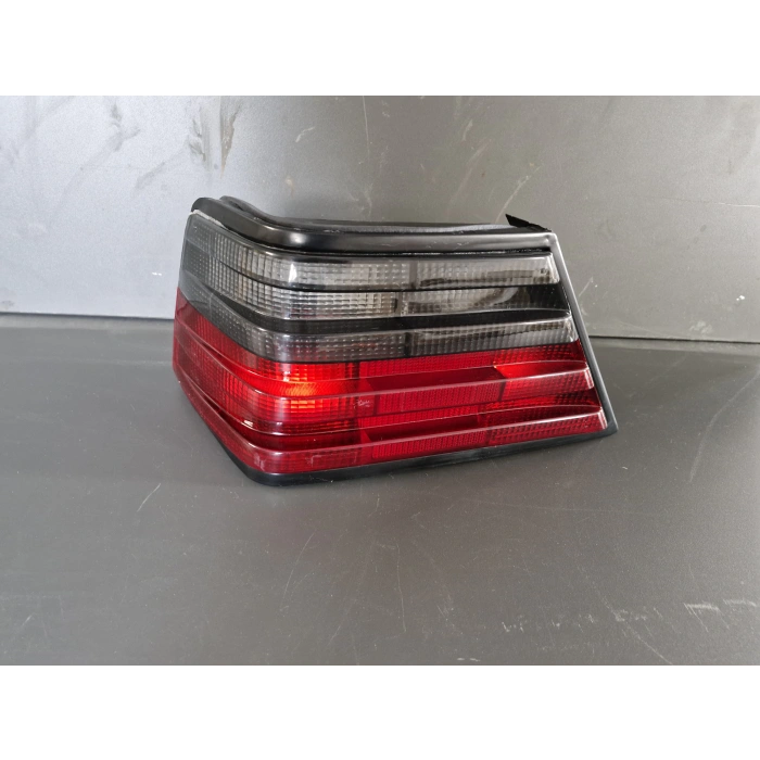 W124 124 KASA 200E SOL STOP LAMBASI FÜME SIFIR 1985-1995