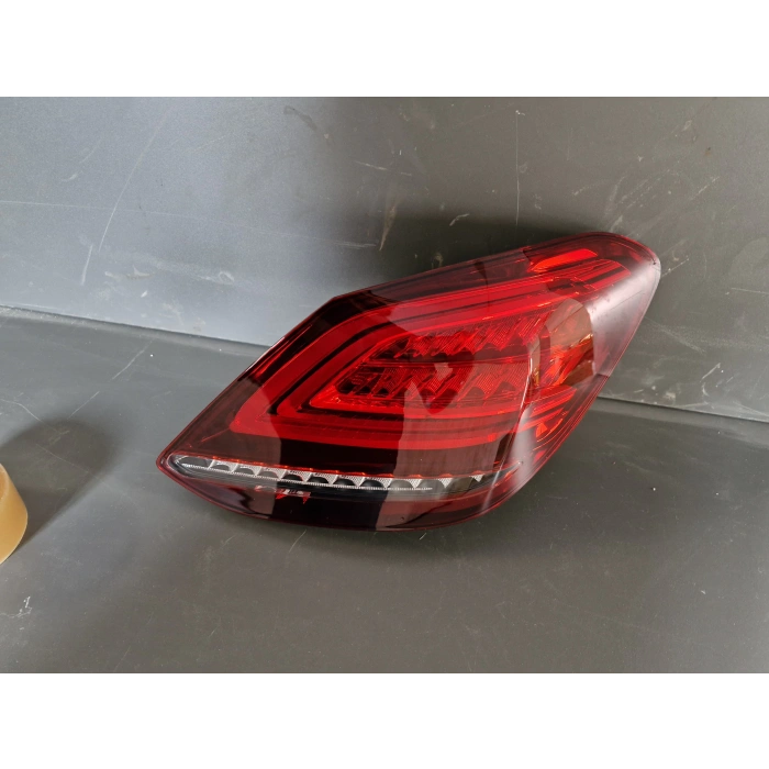 W205 C200 SAĞ ARKA STOP LAMBASI LEDLİ SIFIR 2019 2020 2021