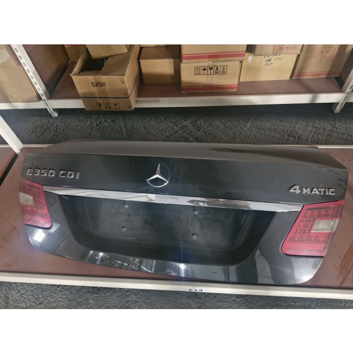 W212 E180 E200 ARKA BAGAJ KAPAĞI DOLU ORJİNAL SÖKME 2009-2015