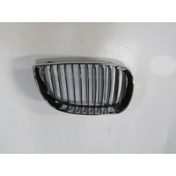 BMW 1 SERI- E87- 04/08; ÖN PANJUR SAĞ SİYAH/NİKELAJ ÇERÇEVELİ (TYG)