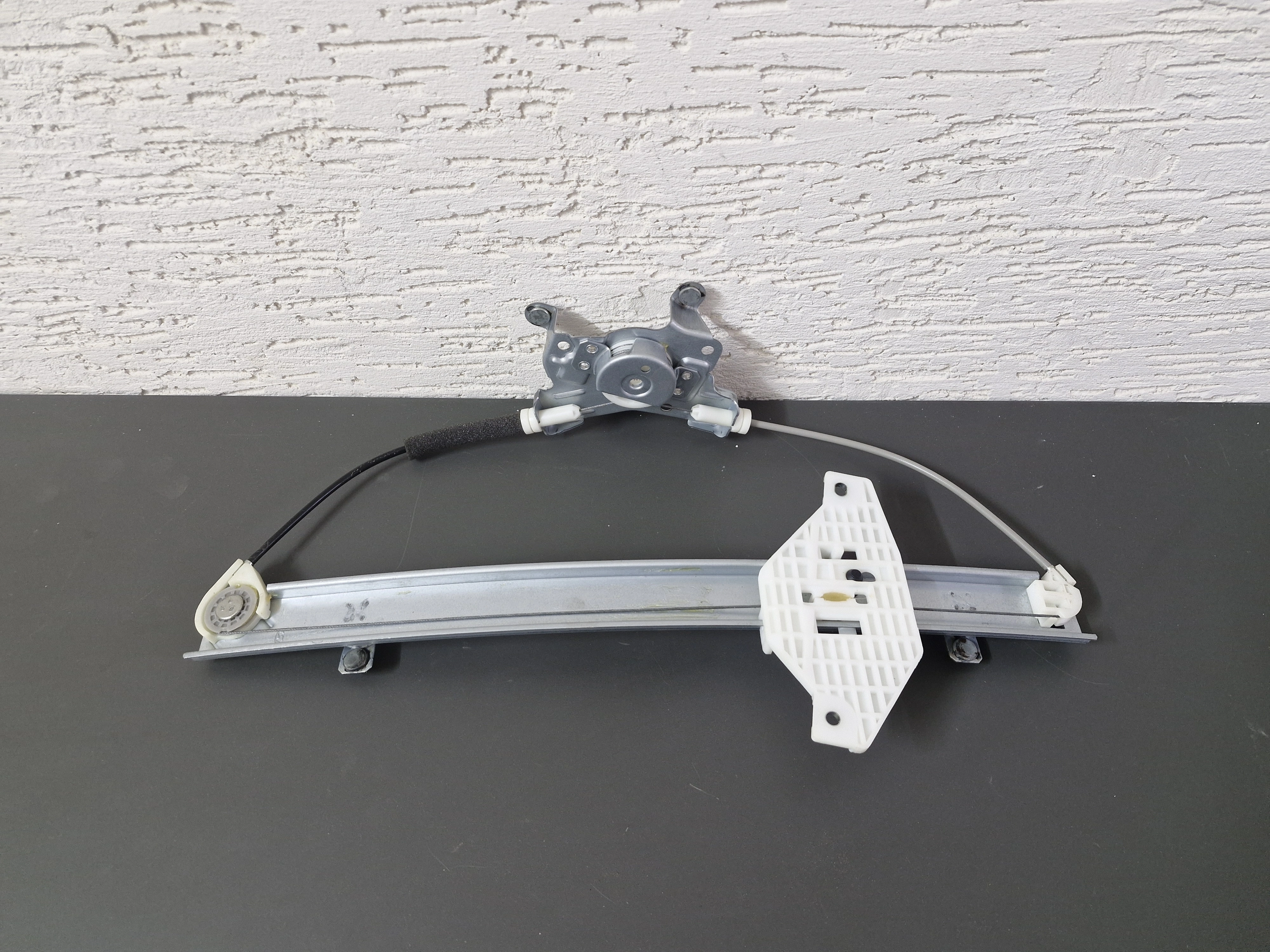 HYUNDAİ ACCENT SAĞ ÖN CAM KRİKOSU ORJİNAL SIFIR 2000-2005