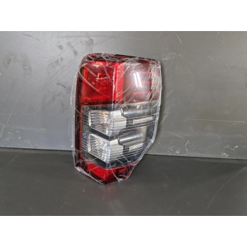 MİTSUBİSHİ L200 SAĞ STOP LAMBASI LEDSİZ DUYLU SIFIR 2019-2021