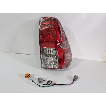 TOYOTA HİLUX SAĞ ARKA STOP LAMBASI DUYLU LEDSİZ SIFIR 2015-2023