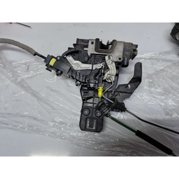 W205 C200 SOL ÖN KAPI KİLİDİ ORJİNAL HATASIZ 2014-18 A0997202300