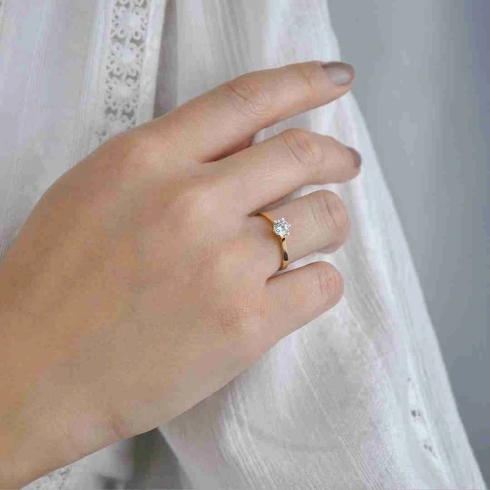 14 Ayar Altın 6 Tırnak Tektaş Yüzük