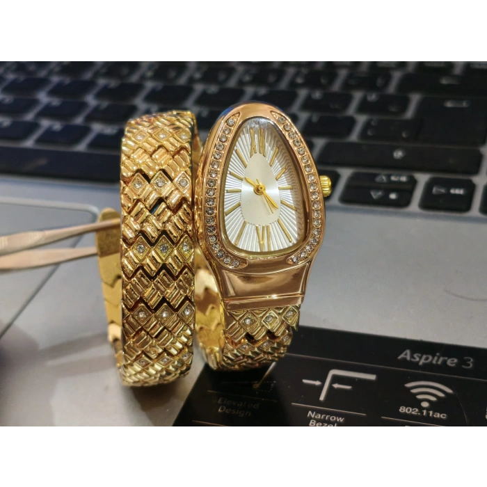 Altın Renk Taş Kaplama Beyaz Kadran Yılan Saat Dolamalı Saat