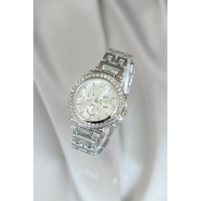 Metal Kordon Gümüş Renk Ve Taşlı Kadın Kol Saati