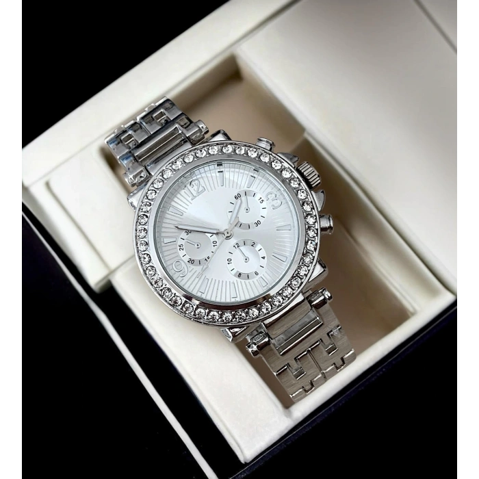 Metal Kordon Gümüş Renk Ve Taşlı Kadın Kol Saati