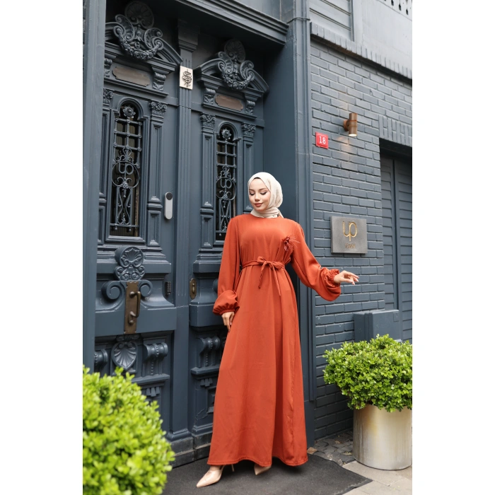 KADIN Kiremit Aerobik Yaka Çiçek Detaylı- Belden Bağlamalı Şık Tesettür Elbise 0307