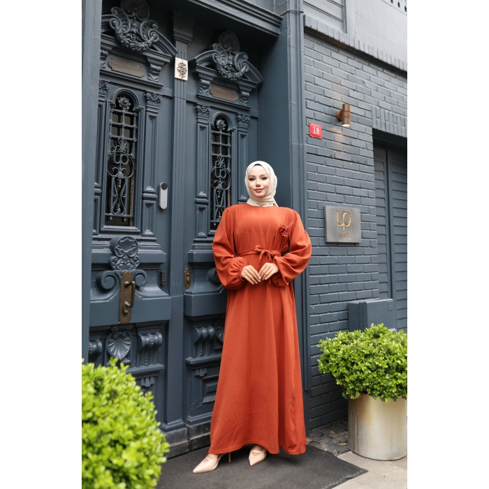 KADIN Kiremit Aerobik Yaka Çiçek Detaylı- Belden Bağlamalı Şık Tesettür Elbise 0307