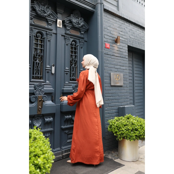 KADIN Kiremit Aerobik Yaka Çiçek Detaylı- Belden Bağlamalı Şık Tesettür Elbise 0307