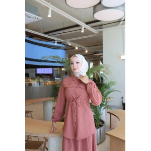 KADIN GÜL KURUSU MİRA BELDEN BAĞLAMALI CEP DETAYLI ETEKLİ TAKIM