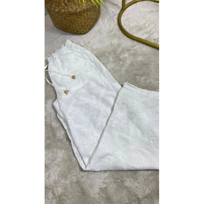 Beyaz Brode Detaylı Geniş Paça Pantolon