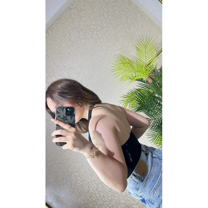 Halter Yaka Dantel Detaylı Top
