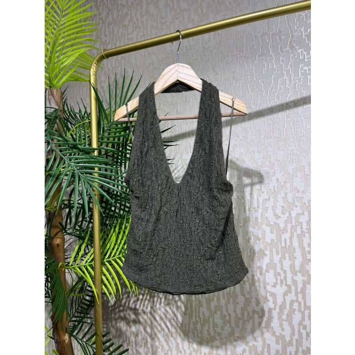 Halter Yaka Dantel Detaylı Top
