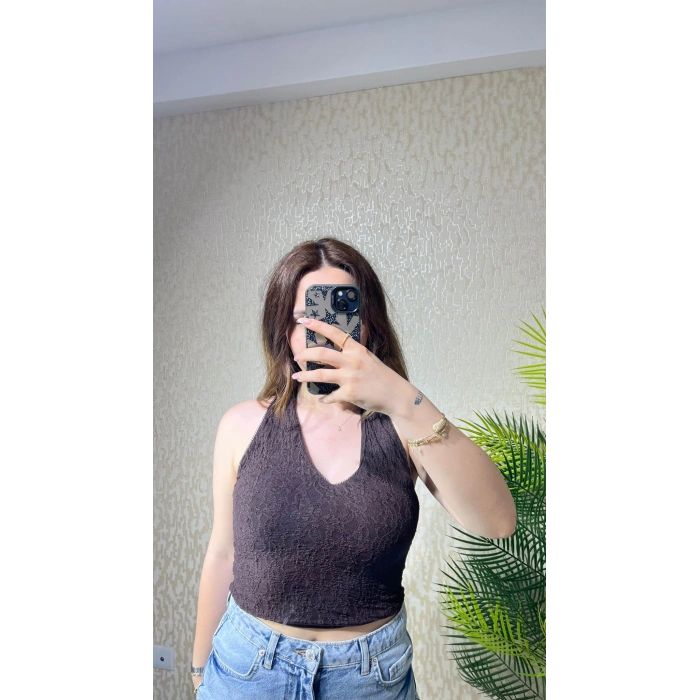 Halter Yaka Dantel Detaylı Top
