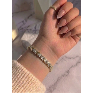 V Desenli Modernist Taşlı Gold Bileklik