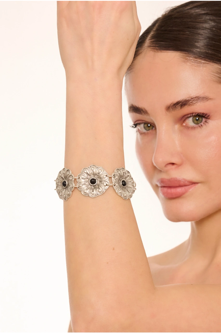 Kiraz Black Stoned Silver Plated Flower Bracelet