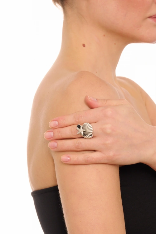 Kiraz Black Stoned Silver Plated Seashell Ring