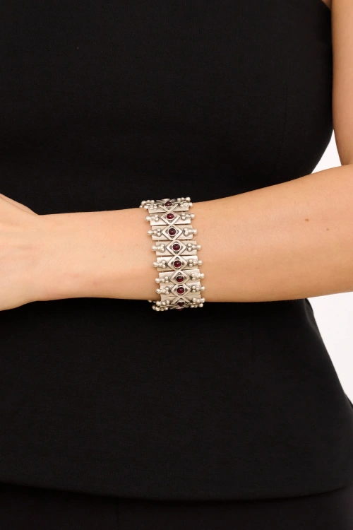 Kiraz Elastic Burgundy Stoned Silver Plated Bracelet