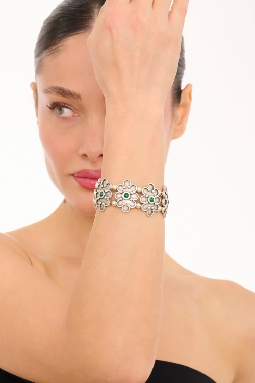 Kiraz Elastic Green Stoned Silver Plated Flower Bracelet