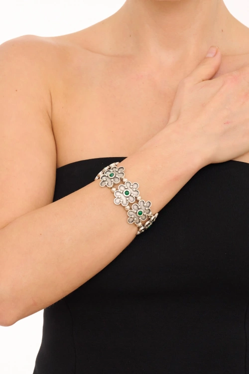 Kiraz Elastic Green Stoned Silver Plated Flower Bracelet