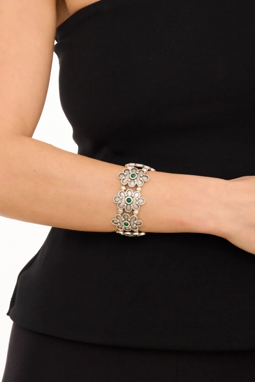 Kiraz Elastic Green Stoned Silver Plated Flower Bracelet